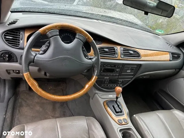 Jaguar S-Type - 7