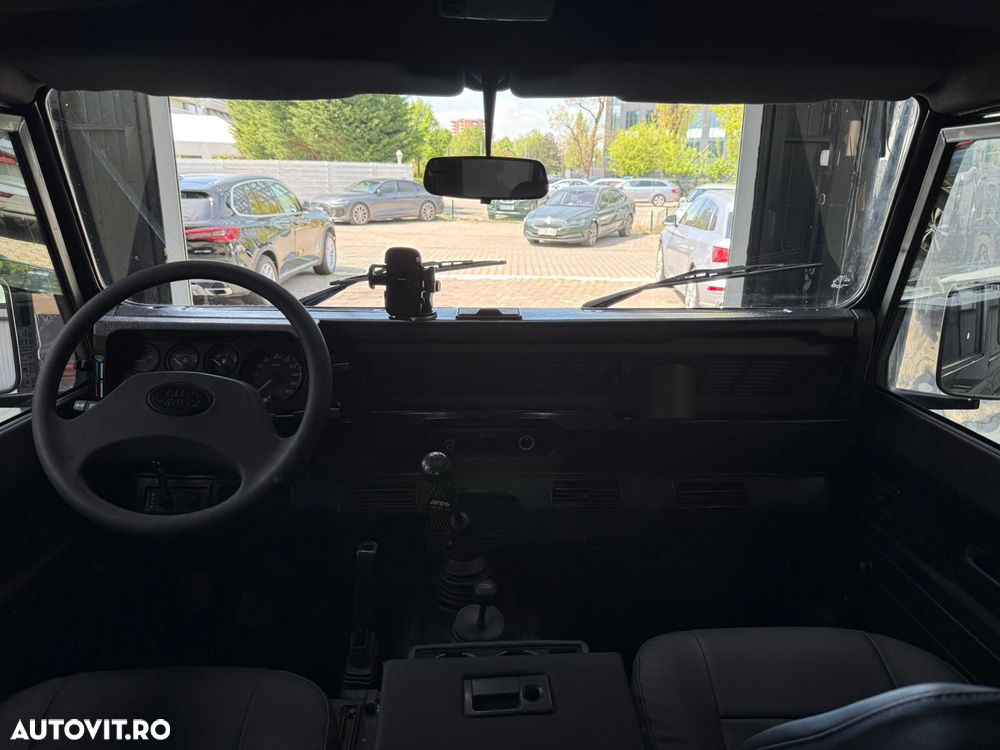 Land Rover Defender - 14