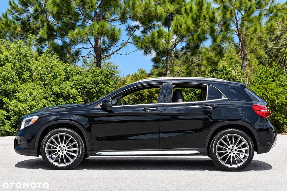 Mercedes-Benz GLA 250 4Matic 7G-DCT AMG Line - 2