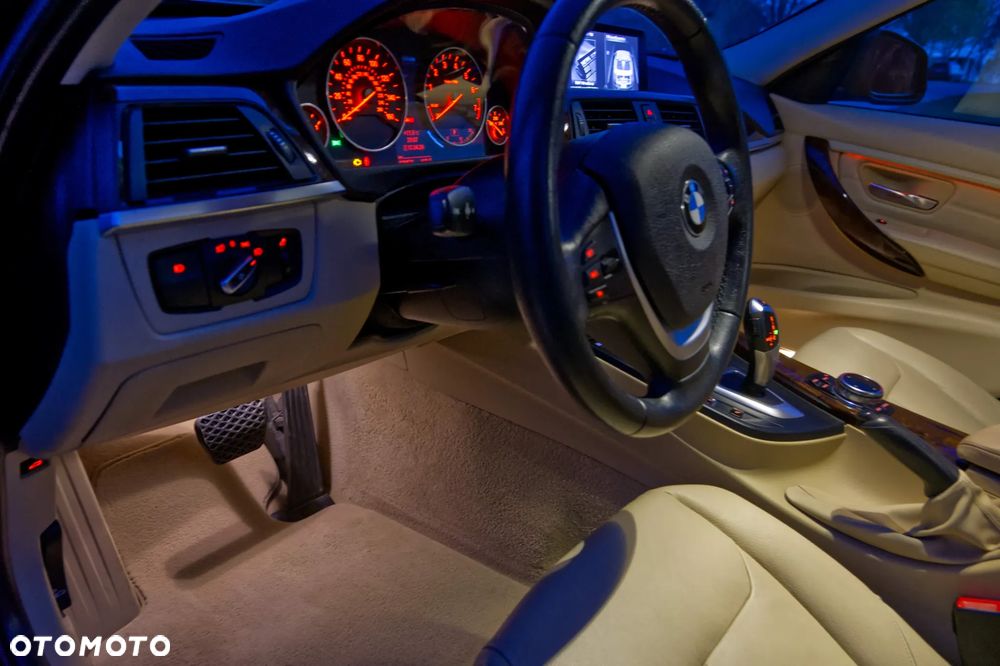 BMW Seria 3 328i - 7