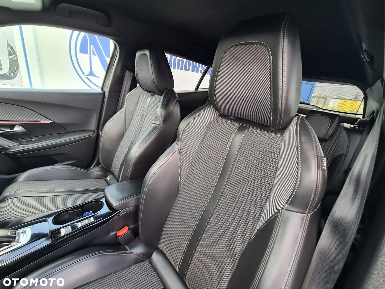 Peugeot 2008 1.5 BlueHDi GT S&S EAT8 - 30