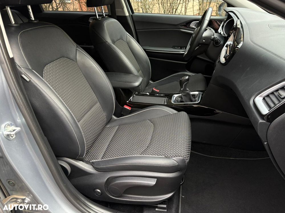 Kia Ceed - 12