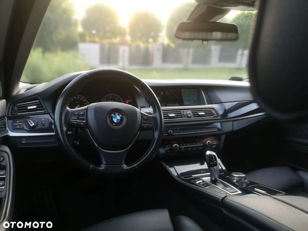 BMW Seria 5 525d Luxury Line - 8