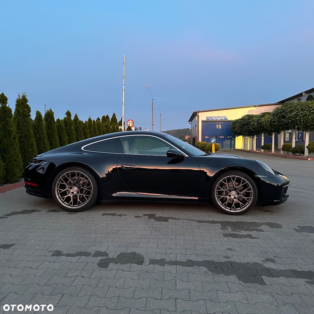 Porsche 911 Carrera - 4