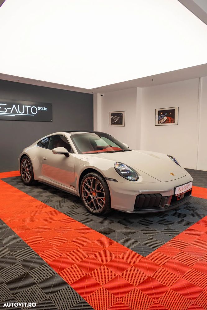 Porsche 911 Carrera 4 GTS PDK
