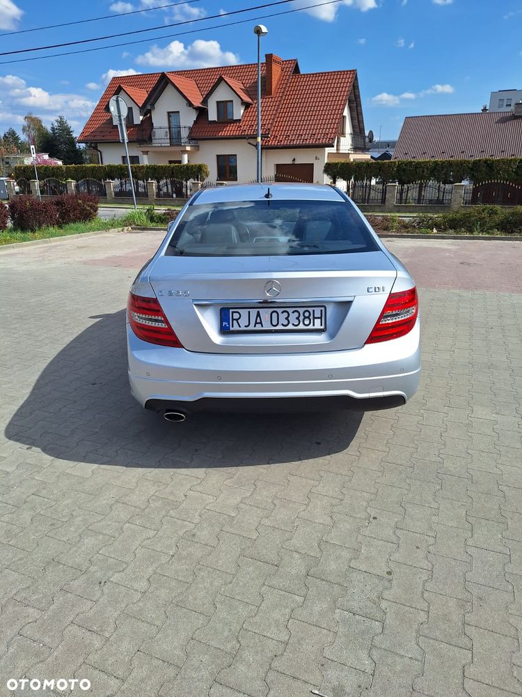 Mercedes-Benz Klasa C 250 CDI DPF BlueEFFICIENCY 7G-TRONIC Edition 1 - 30