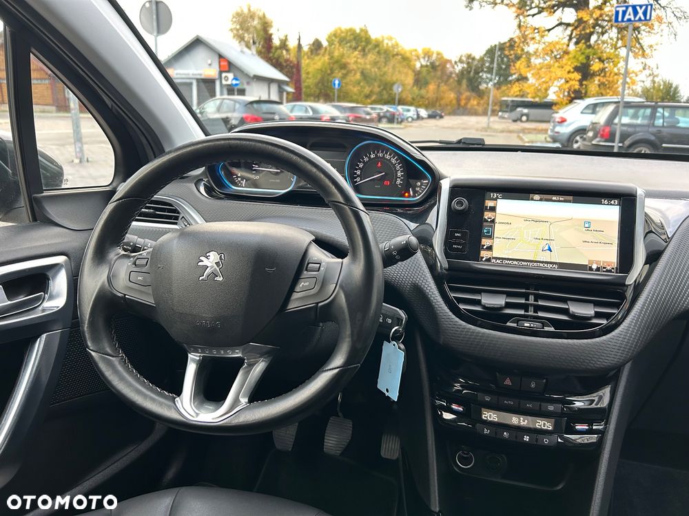 Peugeot 2008 1.2 Pure Tech Allure S&S - 24