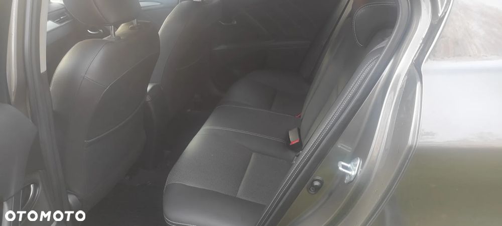 Toyota Avensis 2.0 D-4D Premium - 17