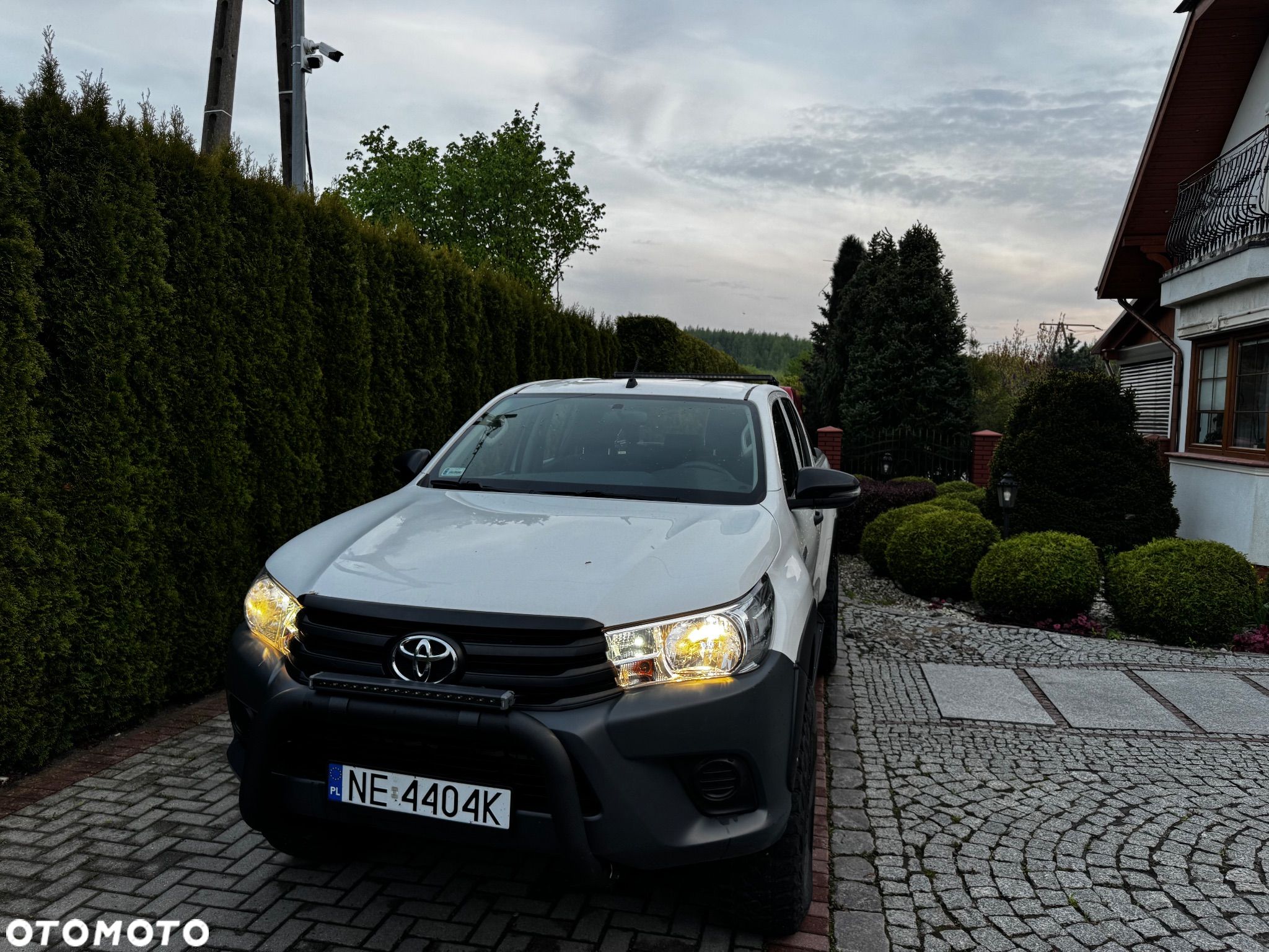 Toyota Hilux - 1