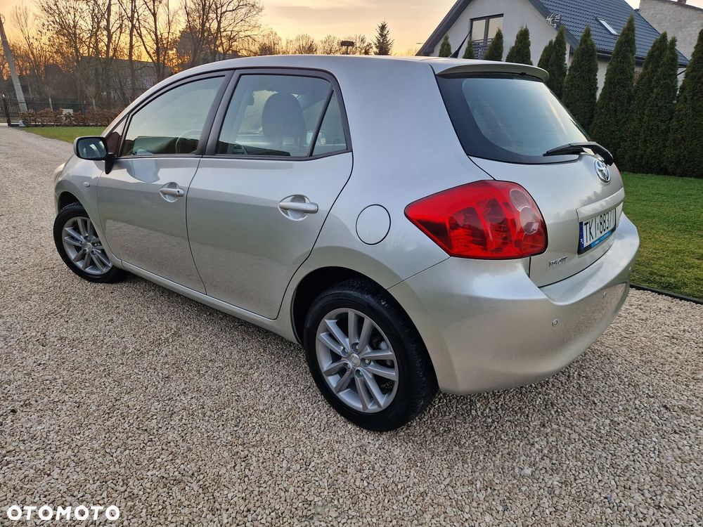Toyota Auris 1.6 VVT-i Executive - 3