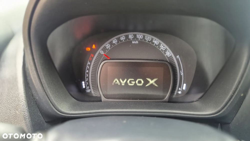 Toyota Aygo X Business Edition - 32