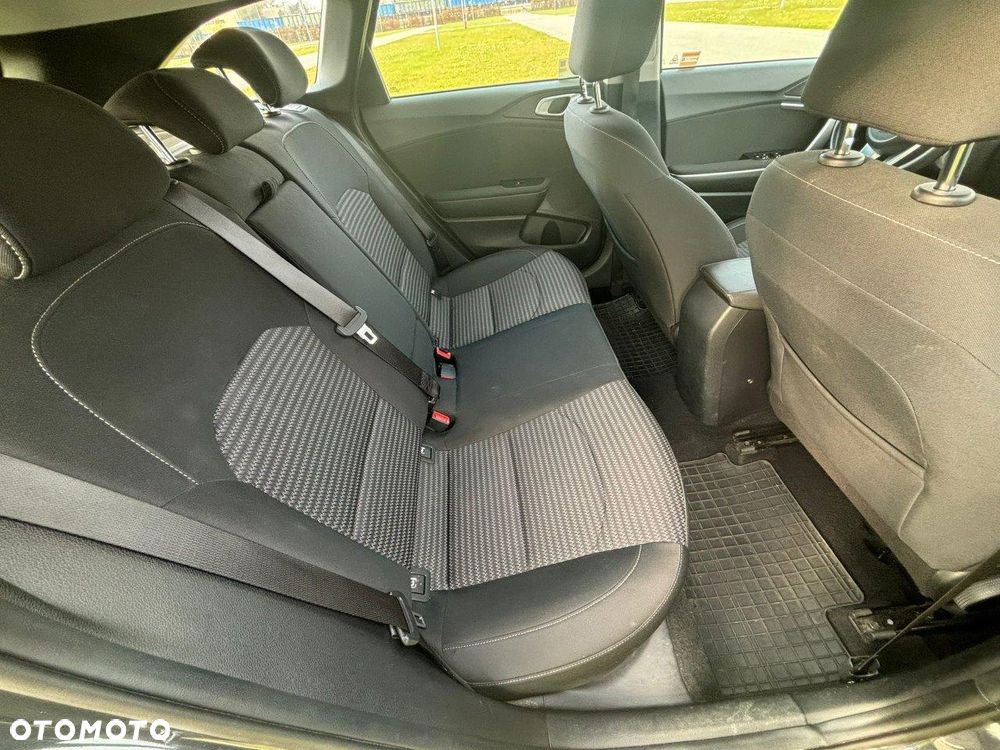 Kia Ceed 1.5 T-GDI M - 12