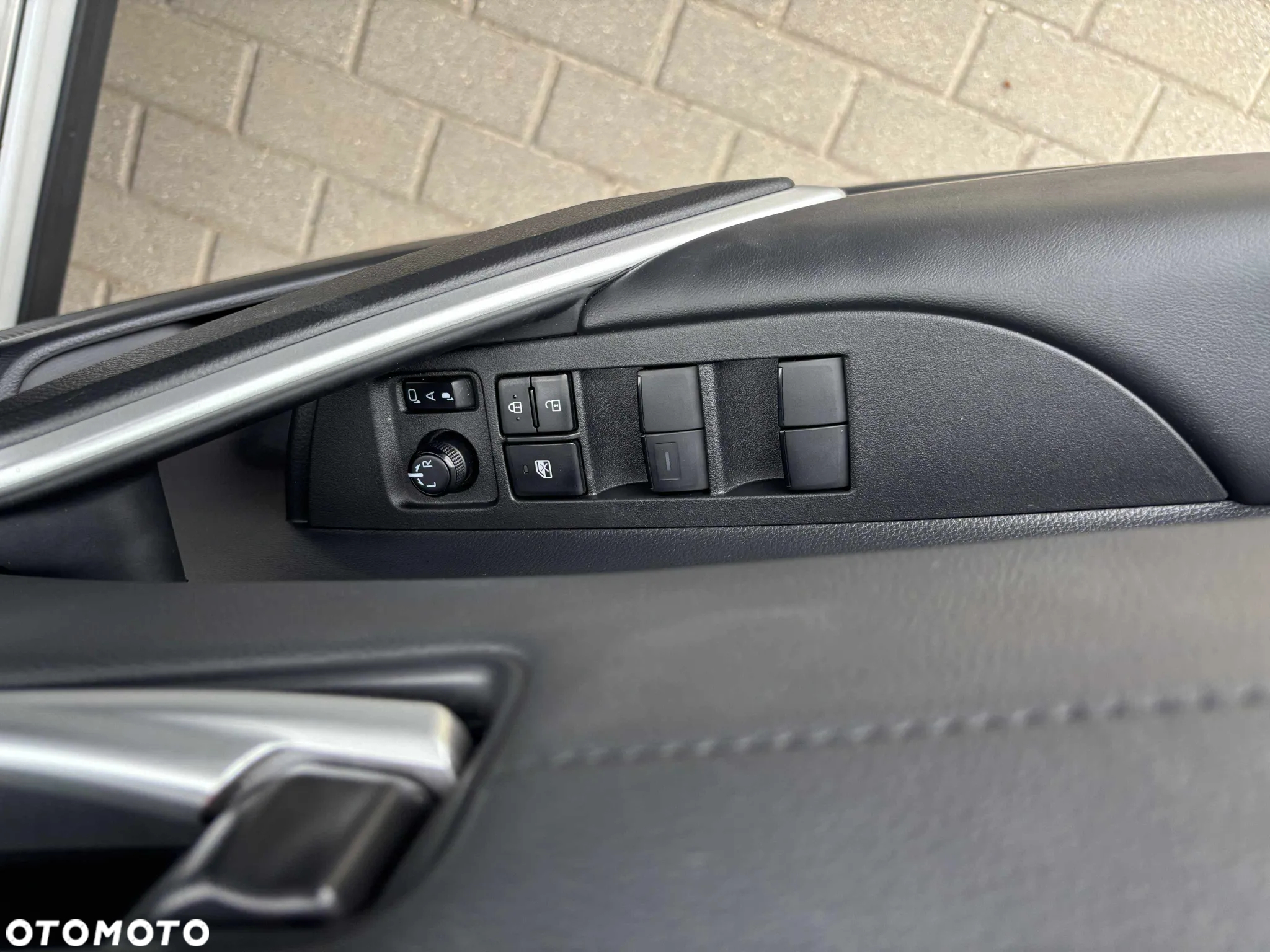 Toyota Corolla Cross 2.0 Hybrid Executive AWD - 17