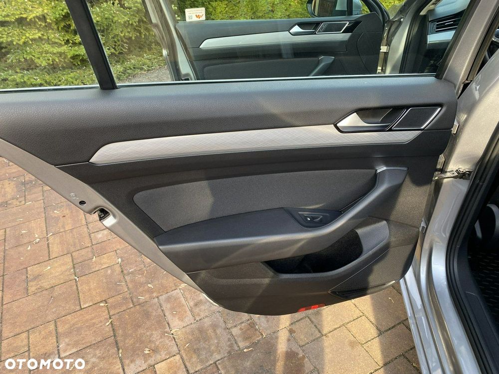 Volkswagen Passat 2.0 TSI Business DSG - 30
