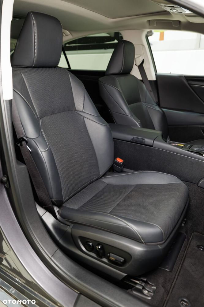 Lexus ES 300h Business Edition - 15