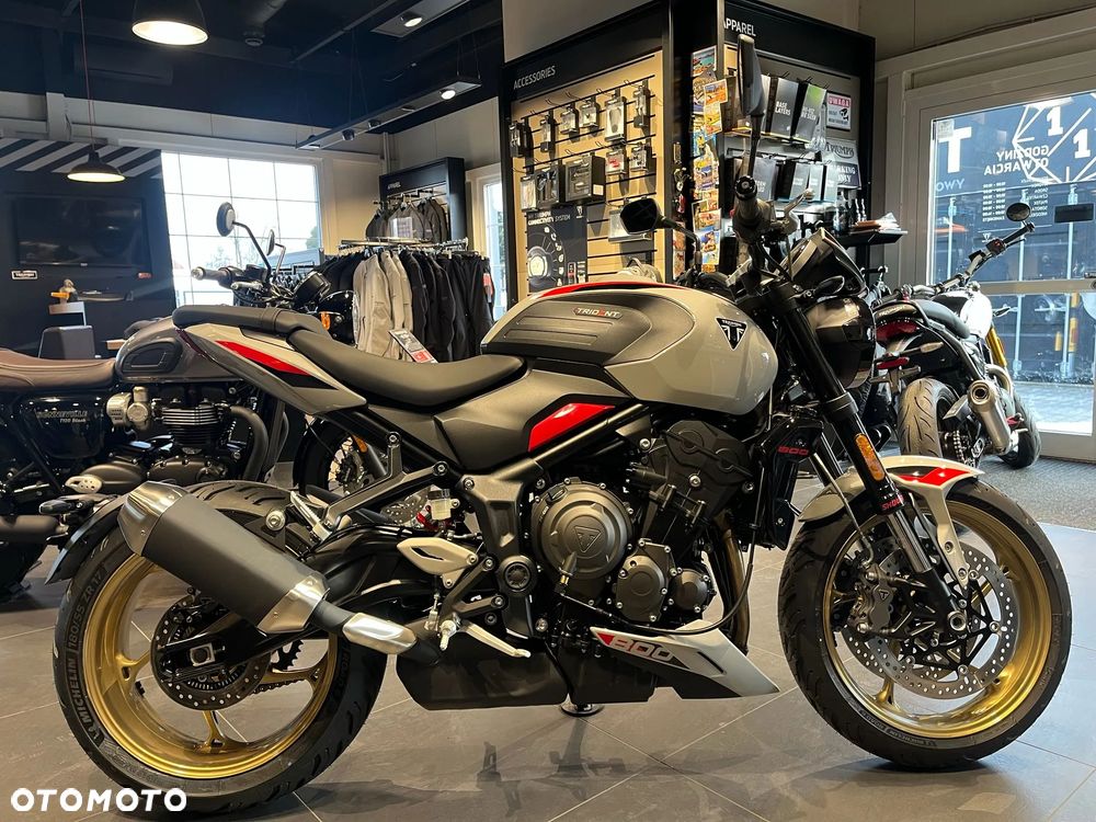 Triumph Trident - 1