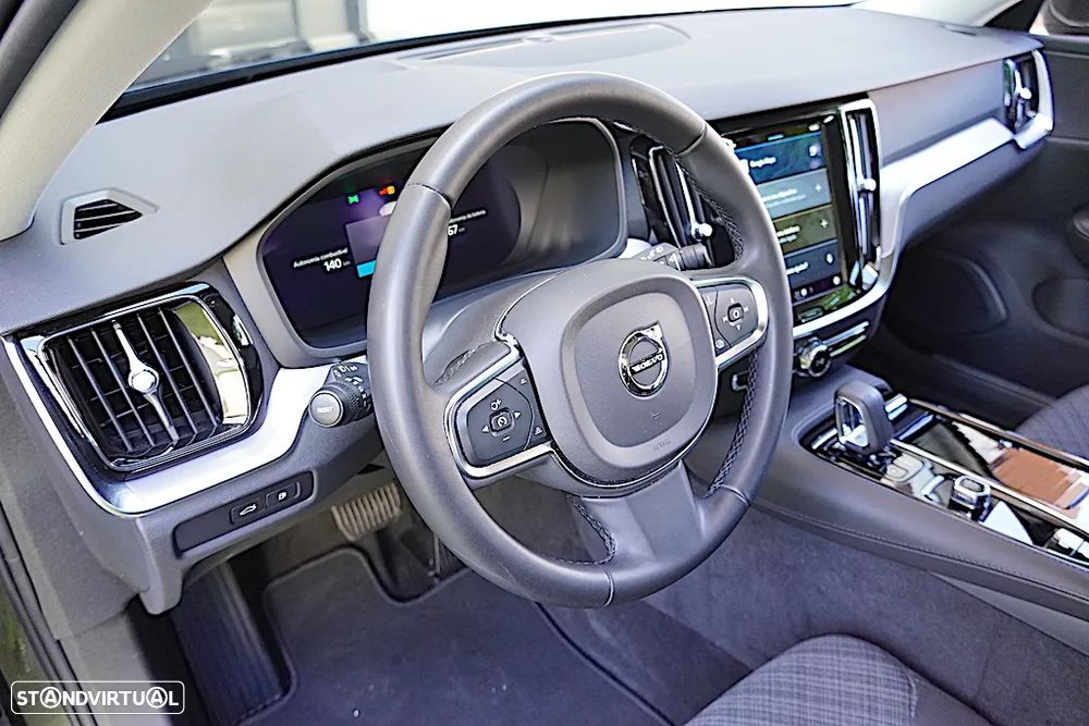 Volvo V60 2.0 T6 AWD TE Core - 27