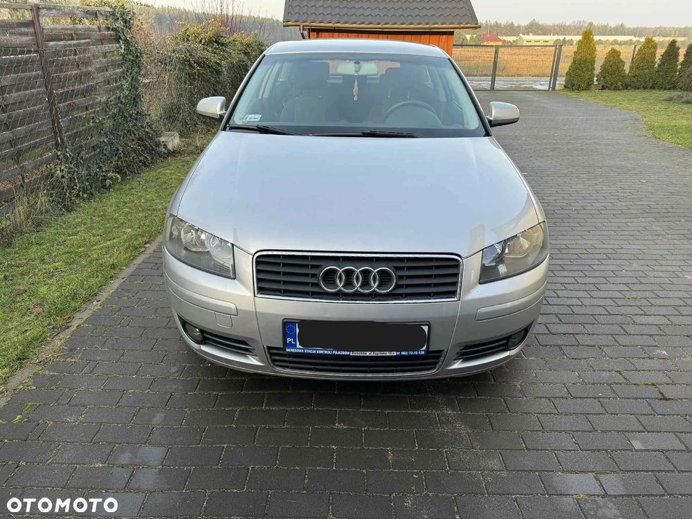 Audi A3 3-drzwiowe 1.6 Attraction - 2