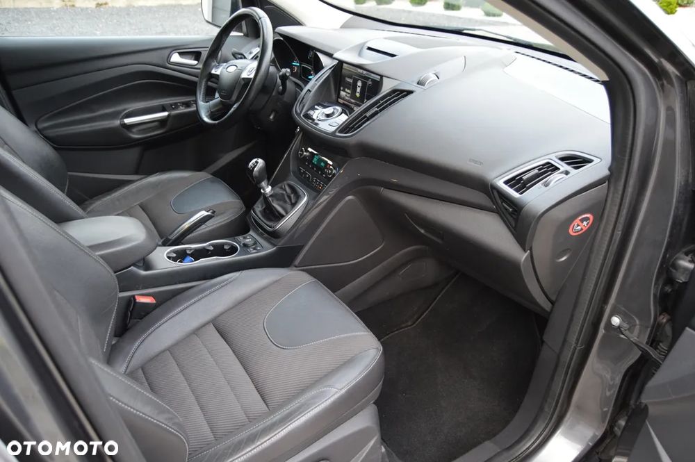 Ford Kuga 2.0 TDCi 2x4 Titanium - 10