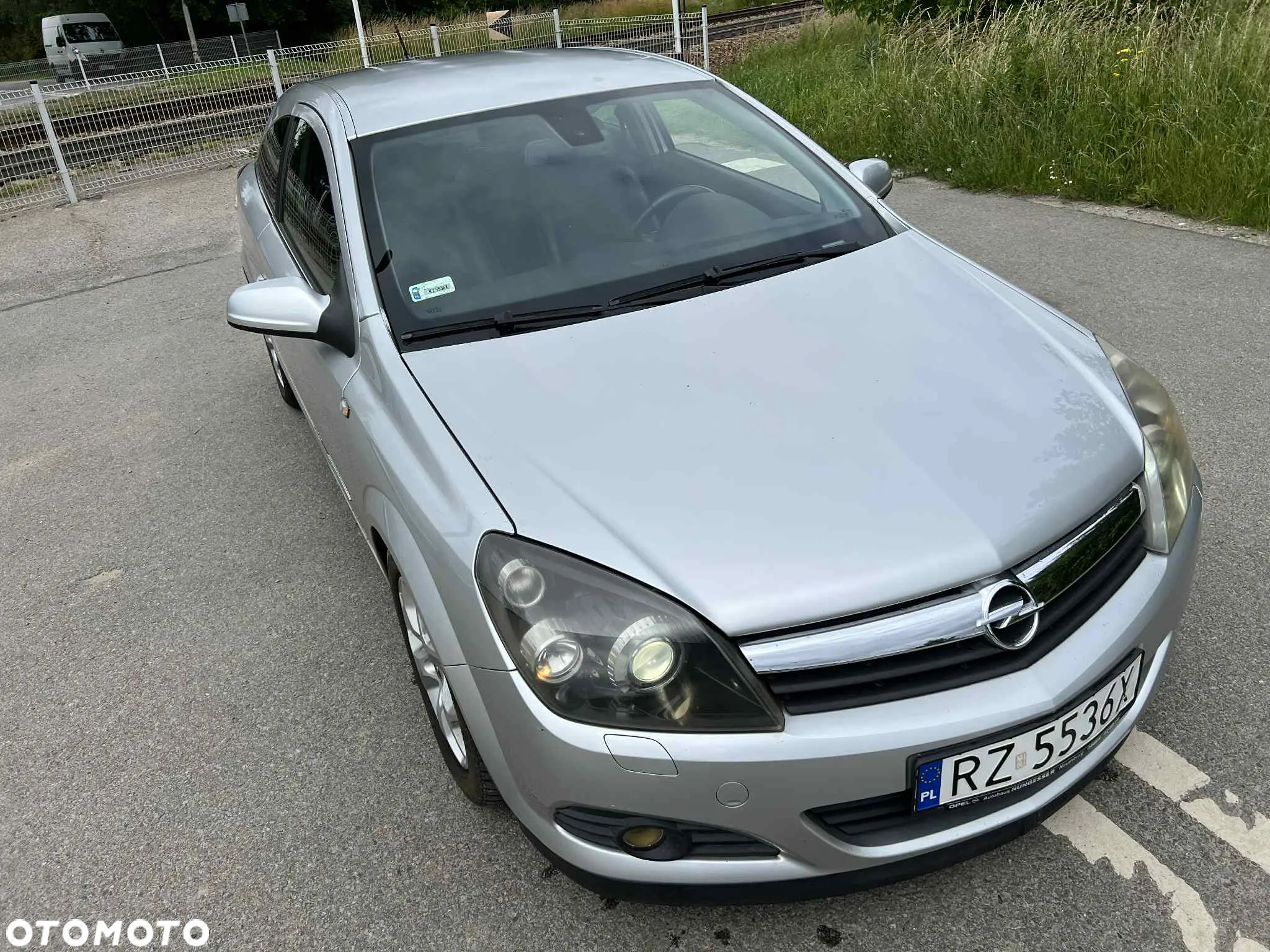 Opel Astra III GTC 2.0 T Sport - 12