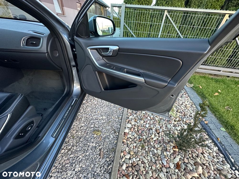 Volvo V60 D4 Geartronic Summum - 22