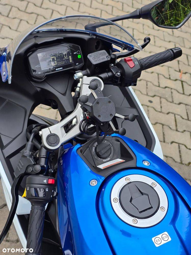 Suzuki GSX-R - 6