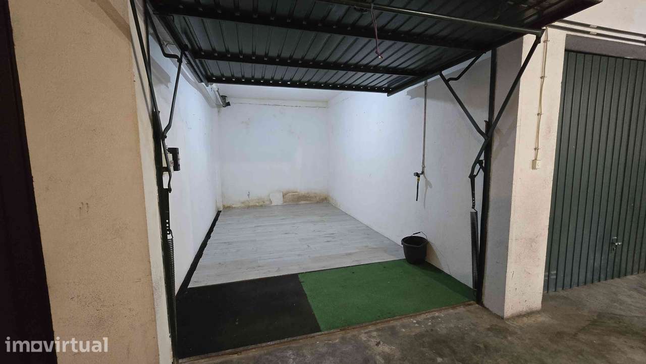GARAGEM FECHADA POSSIBILIDADE CARREGAR CARRO ELETRICO - Grande imagem: 5/6