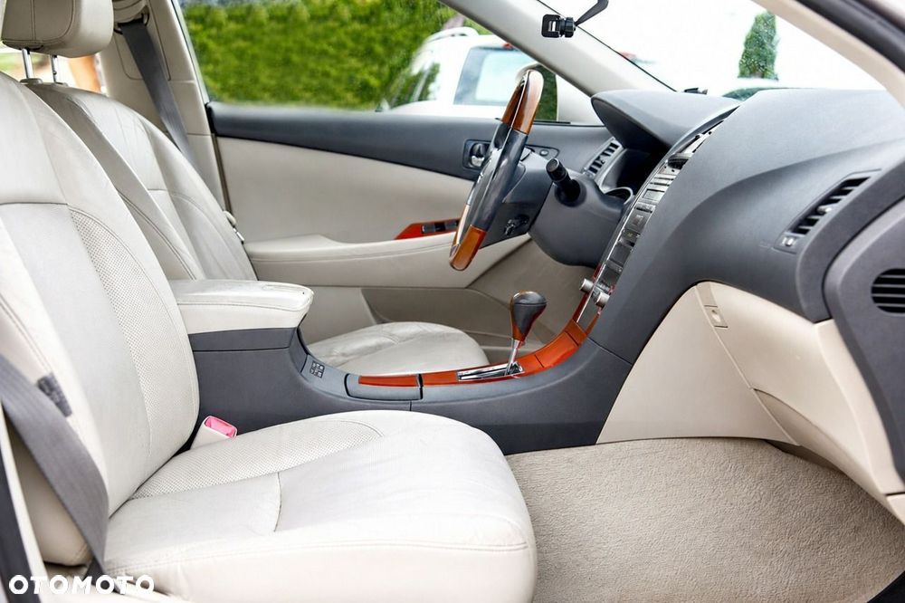 Lexus ES - 9