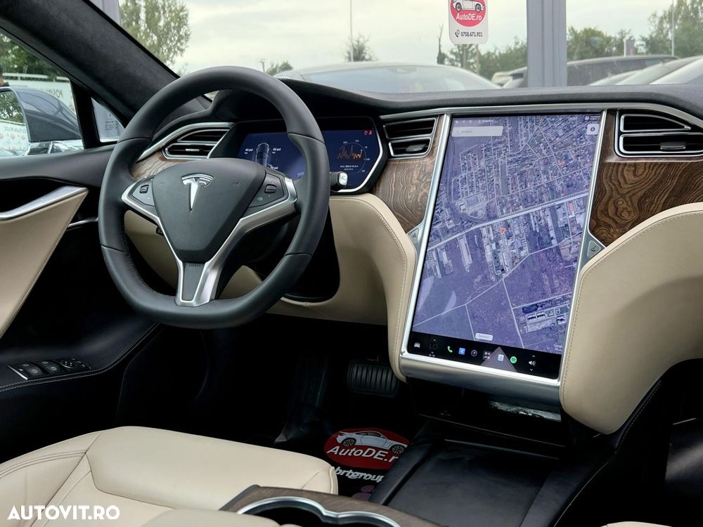Tesla Model S - 9