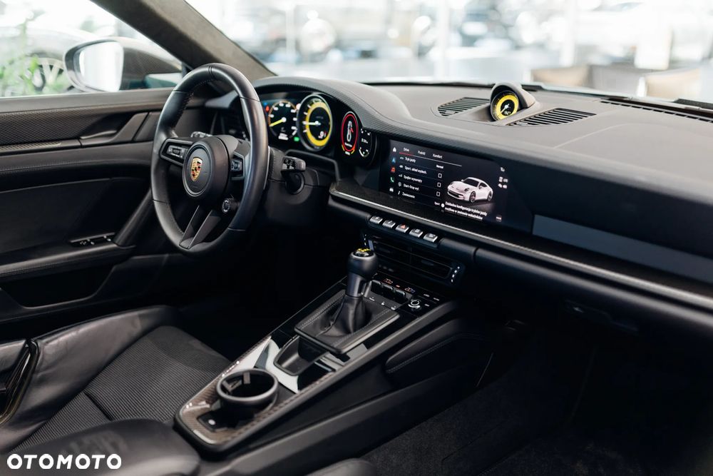 Porsche 911 GT3 Touring PDK - 17