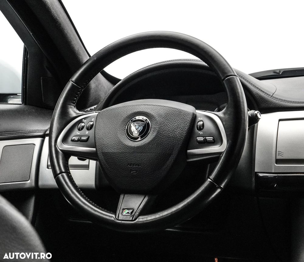 Jaguar XF 2.2D Premium Luxury - 17