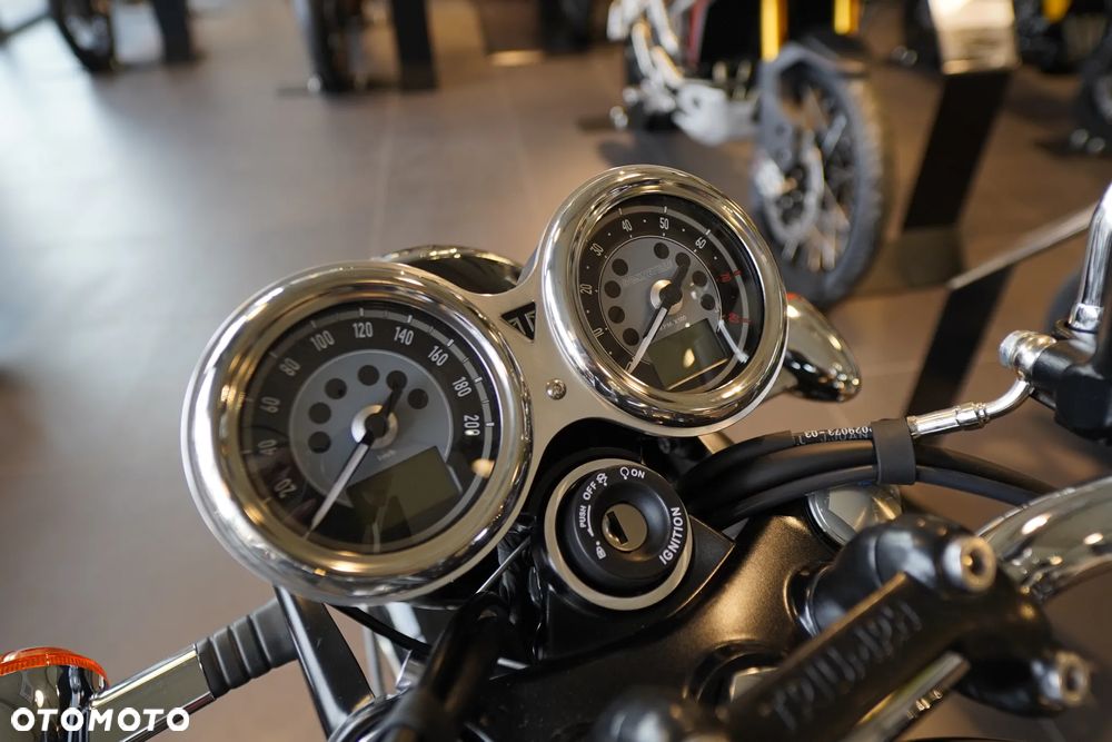 Triumph Bonneville - 5