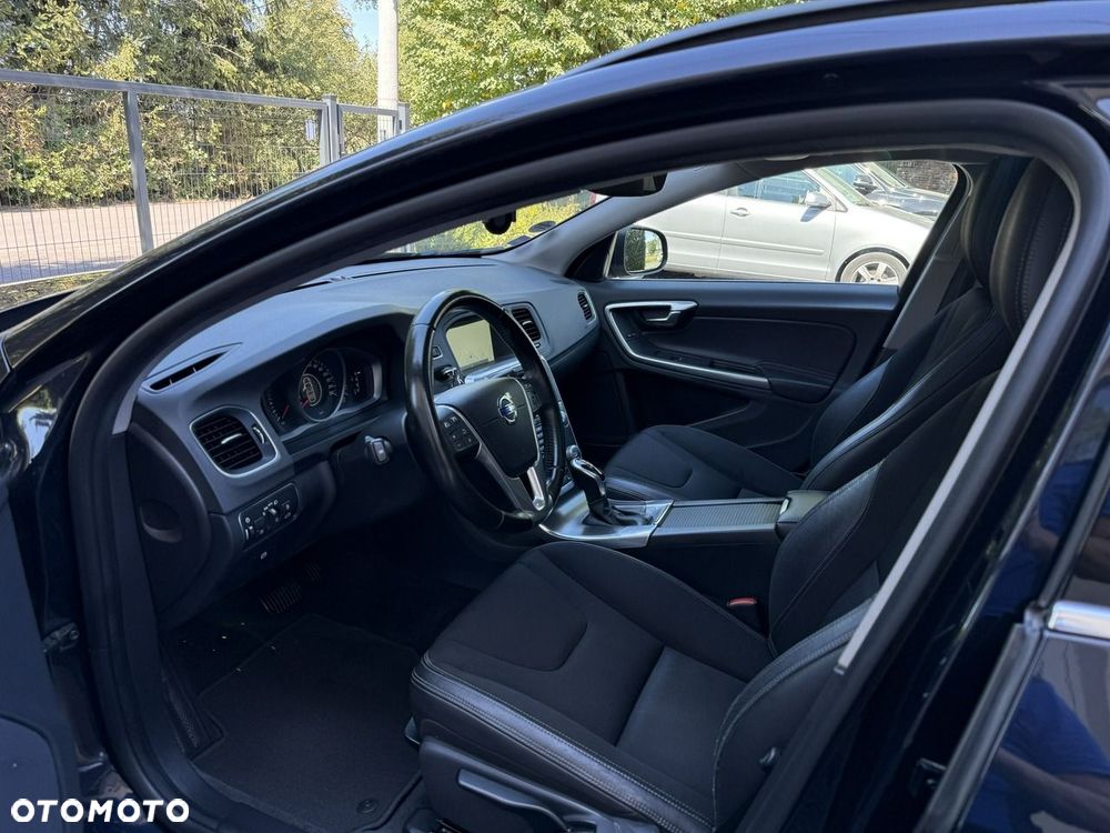 Volvo V60 T3 Geartronic Momentum - 33