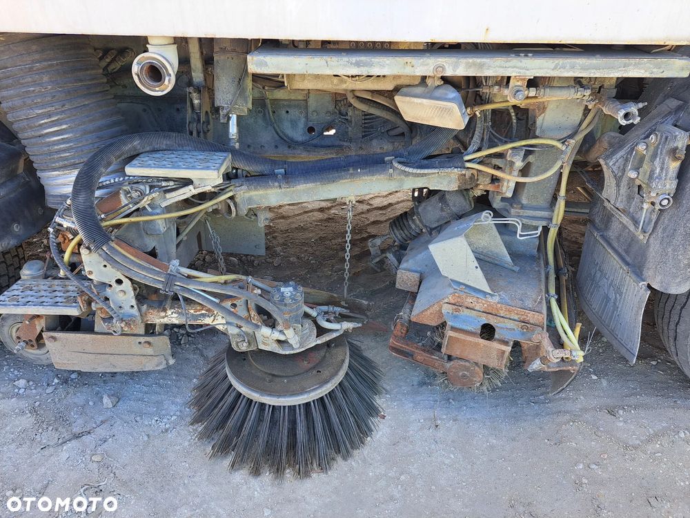 ZAMIATARKA POJAZD SPRZĄTAJĄCY MAN 10.63 - 16