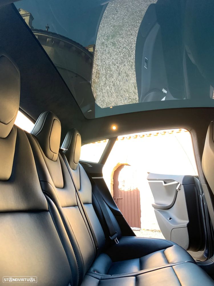 Tesla Model S - 12