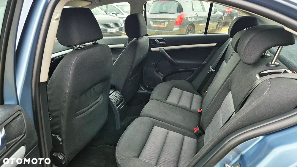 Skoda Octavia 1.6 Family Plus - 30