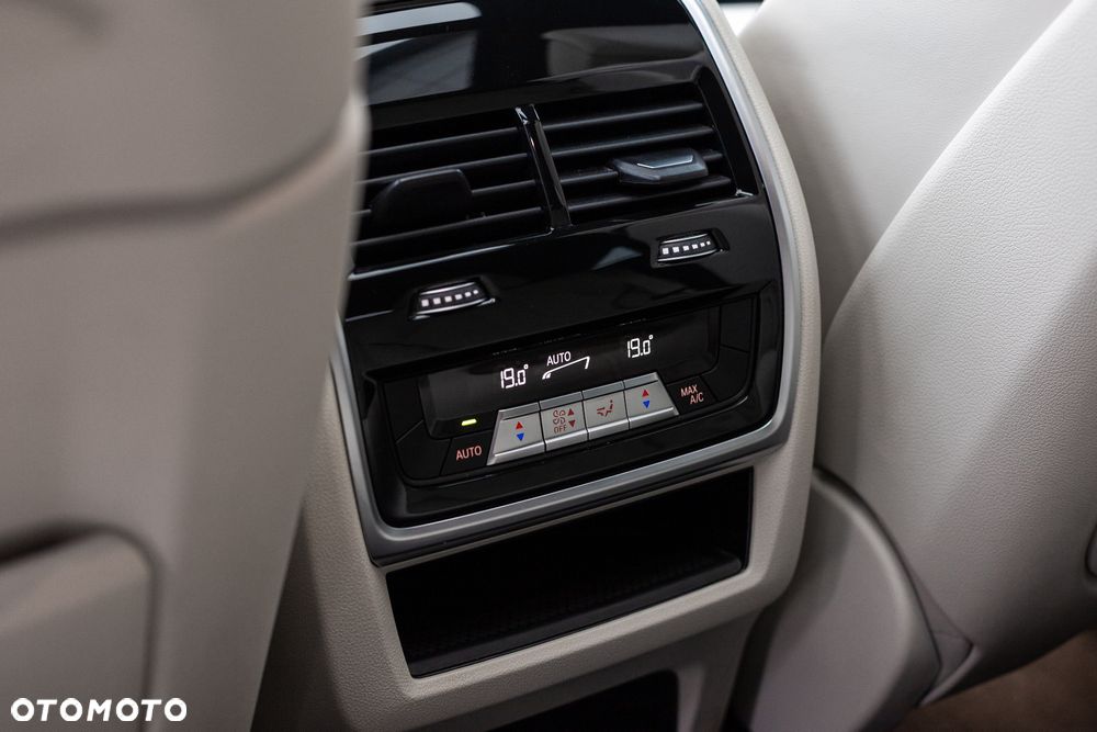 BMW X6 xDrive40d mHEV - 13