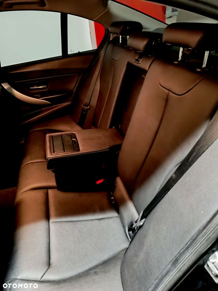 BMW Seria 3 318i - 11