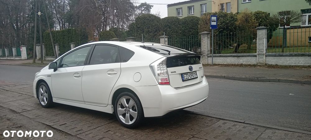 Toyota Prius (Hybrid) Executive - 2