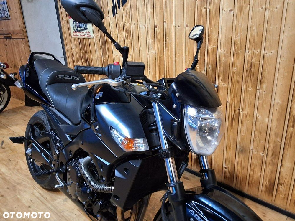 Suzuki GSR - 11