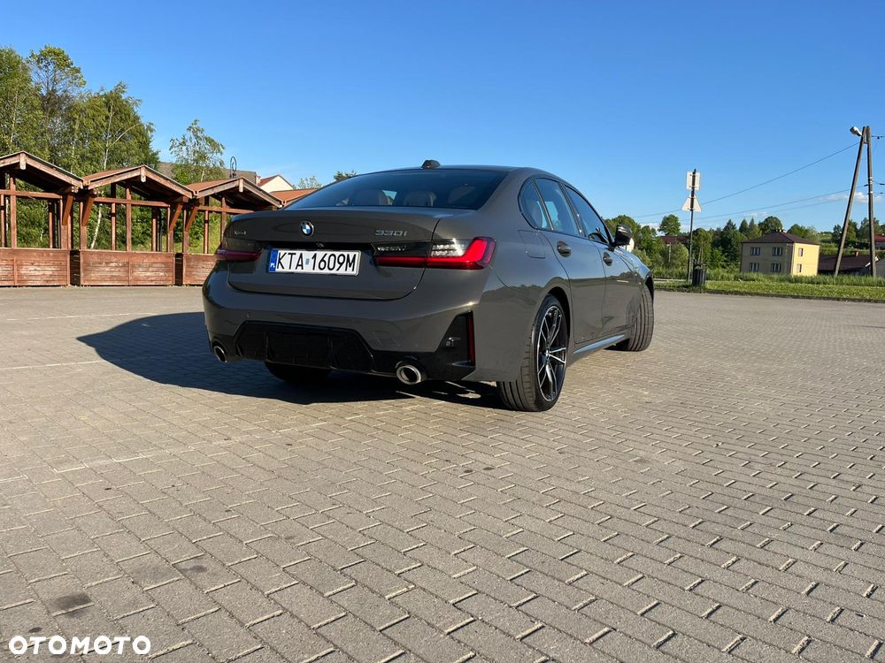 BMW Seria 3 330i M Sport - 2