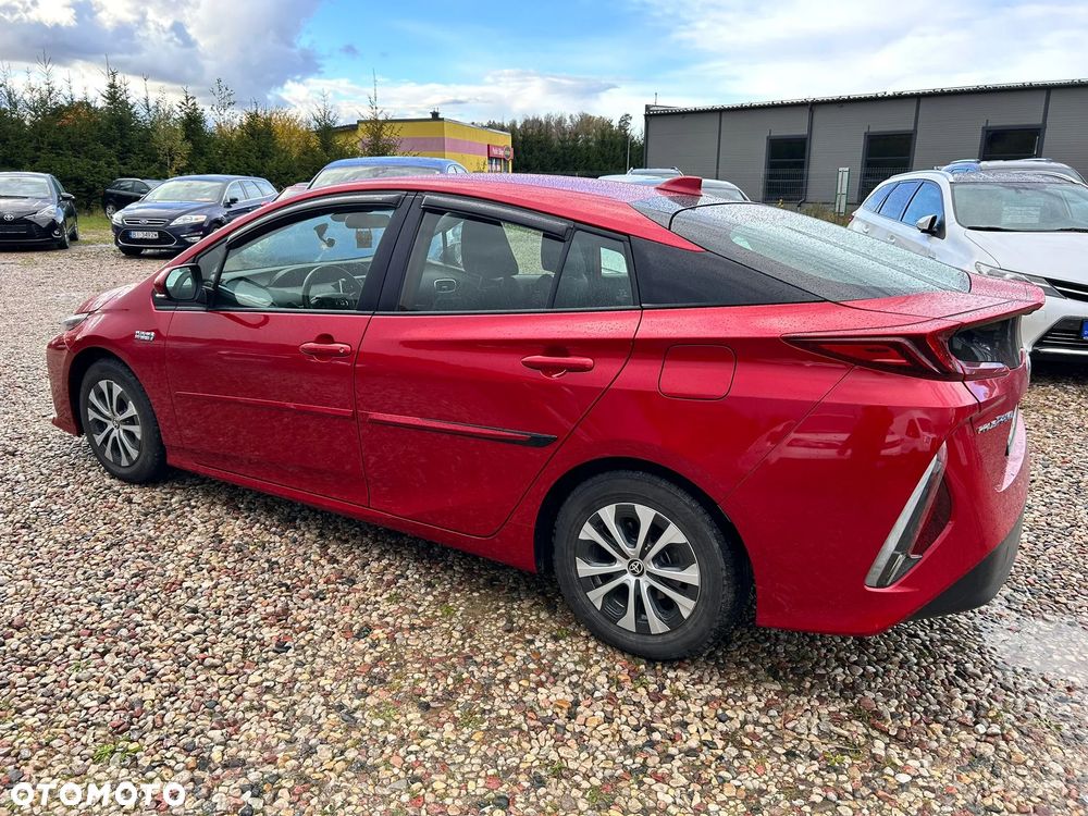 Toyota Prius Plug-in Hybrid - 9