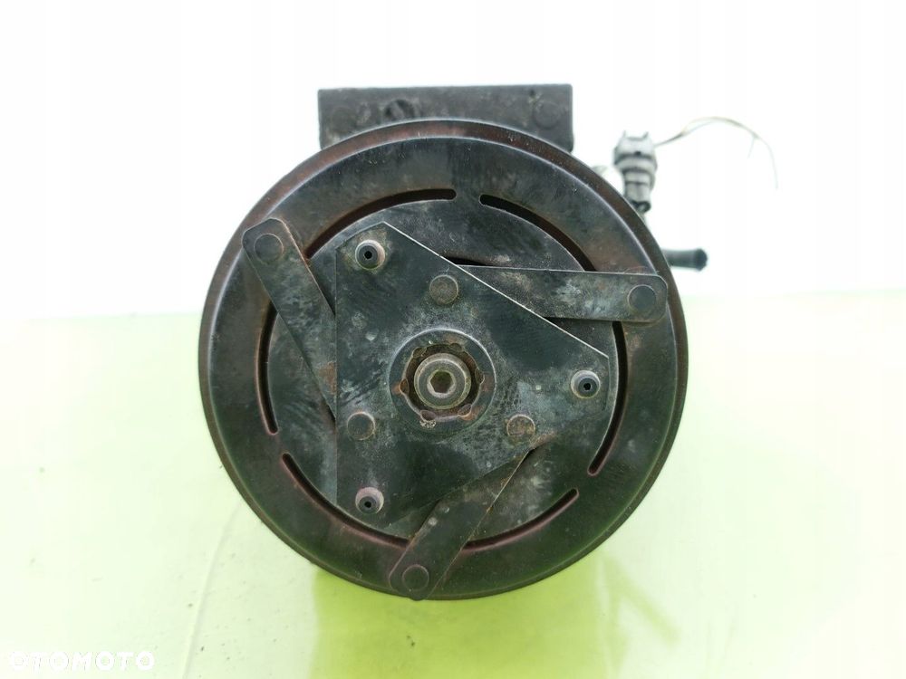 Sprężarka klimatyzacji Renault Laguna III 2007-2015 2,0 DCI 8200561276B - 2