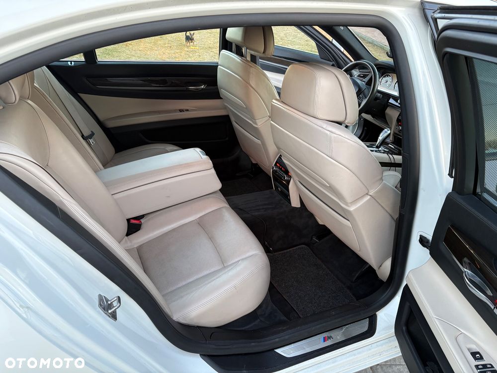 BMW Seria 7 750Li - 12
