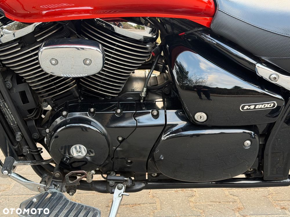 Suzuki Intruder - 13