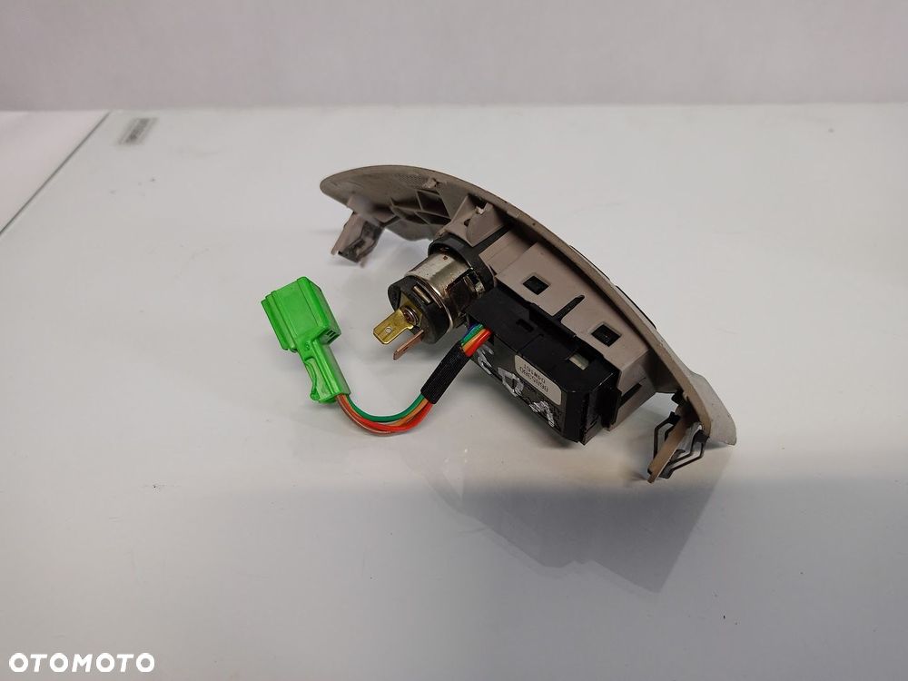 gniazdo zapalniczki przycisk trakcji volvo v50 - 3