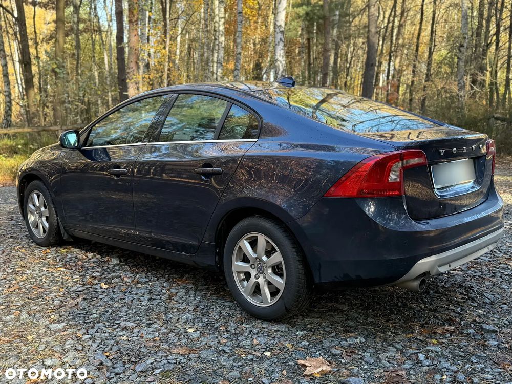 Volvo S60 D2 R-Design - 4