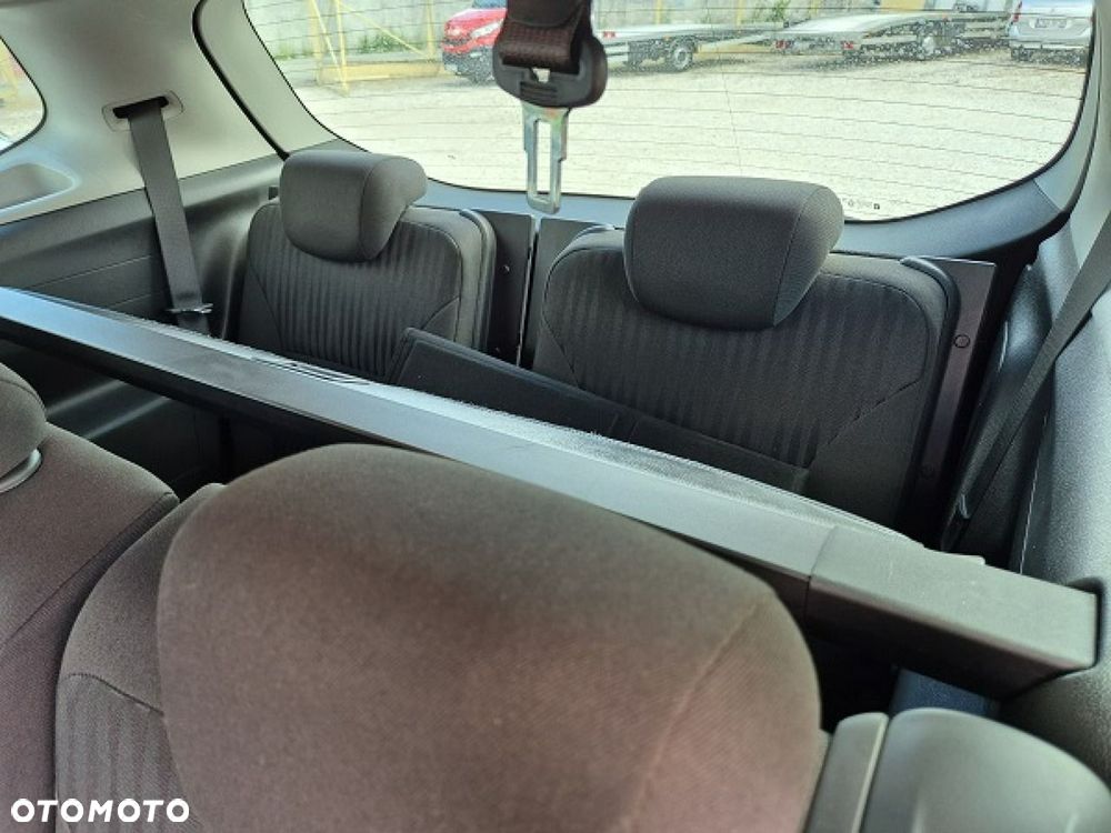 Opel Zafira - 22