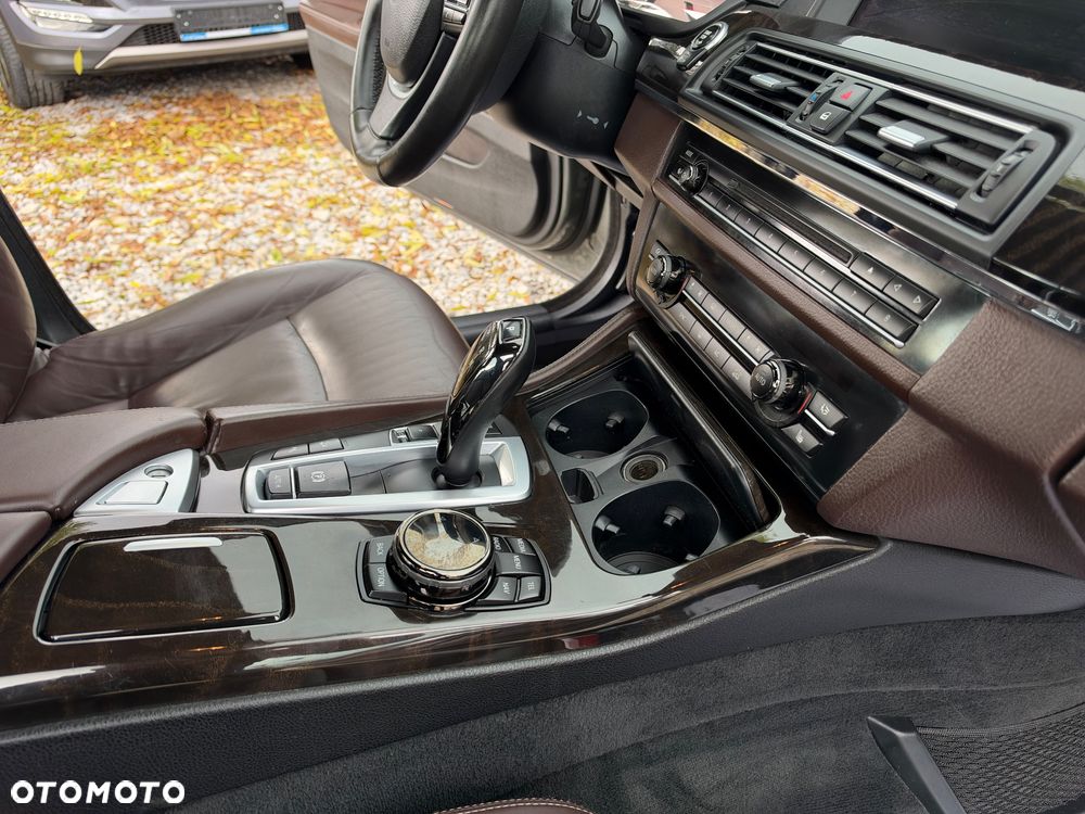BMW Seria 5 528i xDrive Luxury Line - 31
