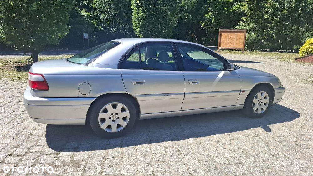 Opel Omega 2.2 Elegance - 3